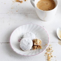Kourabies - Sablés grecs au café et amandes
